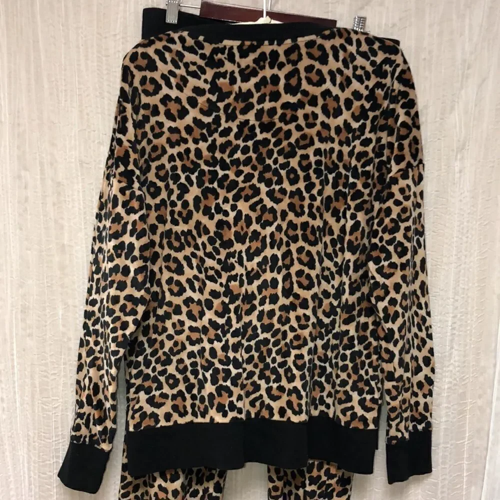 Secret Treasures M Sleepwear Lounge Velour Leopard Print Top & Bottom Set